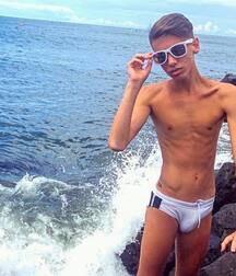Ben's Shirtless Boys Gay Tube 5fa68948b1e2c.jpg
