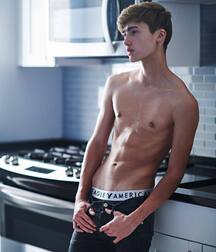 Ben's Shirtless Boys Gay Tube 5fa689c6c746f.jpg