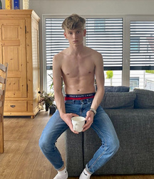 Ben‘s BM Shirtless Gay Tube 6011847190622.jpeg