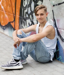 Ben's fav Sneaker Boys twink tube 604d526832dbe.jpg