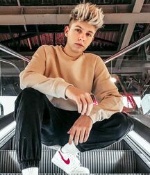Ben's fav Sneaker Boys twink tube 604d529f1e092.jpg