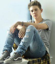 Ben's fav Sneaker Boys twink tube 604d52b47077d.jpg