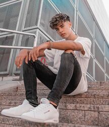 Ben's fav Sneaker Boys twink tube 604d52c91f134.jpg