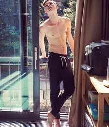 Ben's fav Sneaker Boys twink tube 604d534d64942.jpg