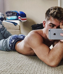 Ben's Sunday Boys Twink Tube Gay Shirtless Cute 6060e1cb788ce.jpg