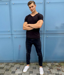 Ben‘s Tuesday BM Gay Tube 60913b4799d25.jpeg