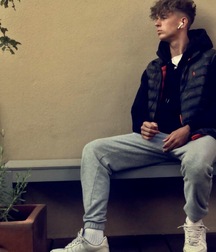 Ben's Wall Favorites Twink Tube Round 6182fe7e13131.jpeg