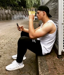 Ben's Wall Favorites Twink Tube Round 6182fea7c0112.jpeg