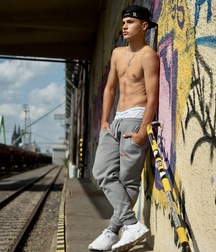Ben's Sunday Guys Twink Tube Shirtless Stud 61ad20f695e31.jpg