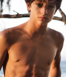 Alex So cute teen. Magnifier ado 5f01f97e5eeec.png