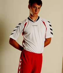 Modelos juveniles de fútbol en jersey rojo Boy Porn GBT 5f18a9dcddd91.jpg