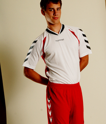 Modelos juveniles de fútbol en jersey rojo Boy Porn GBT 5f18a9df3fd11.jpg