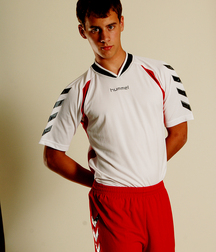 Modelos juveniles de fútbol en jersey rojo Boy Porn GBT 5f18a9e95eddf.jpg