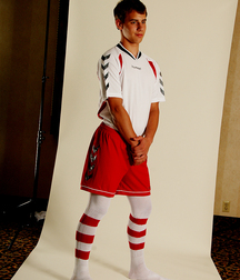 Modelos juveniles de fútbol en jersey rojo Boy Porn GBT 5f18aa010fd0c.jpg