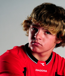 Modelos juveniles de fútbol en jersey rojo Boy Porn GBT 5f18aa675f297.jpg