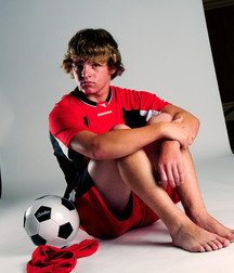 Modelos juveniles de fútbol en jersey rojo Boy Porn GBT 5f18aa6a3619e.jpg