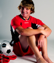 Modelos juveniles de fútbol en jersey rojo Boy Porn GBT 5f18aa7437850.jpg