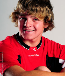 Modelos juveniles de fútbol en jersey rojo Boy Porn GBT 5f18aa76e02c6.jpg