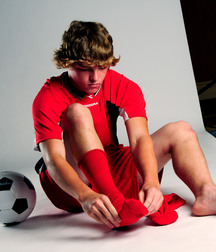 Modelos juveniles de fútbol en jersey rojo Boy Porn GBT 5f18aa982deec.jpg