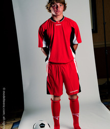 Modelos juveniles de fútbol en jersey rojo Boy Porn GBT 5f18ab1d8c2b9.jpg