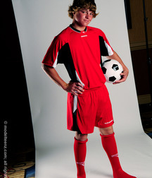 Modelos juveniles de fútbol en jersey rojo Boy Porn GBT 5f18ab476caf9.jpg