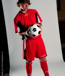 Modelos juveniles de fútbol en jersey rojo Boy Porn GBT 5f18abc5d5892.jpg