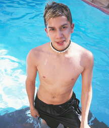 Felix en la piscina boys porn 5f5fc357b2a86.jpg