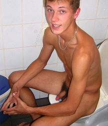 Cute Twink Porn Hunter-2 Gay 5f85802c33965.jpg