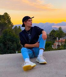 Ethan69's Cute Guys Some Clothed & Some Nude 61dd56bd6a059.jpg