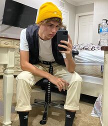 Ethan69's Cute Guys Some Clothed & Some Nude 61dd56c4904e9.jpg