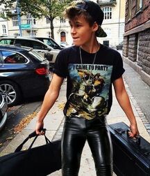 Ethan69's Cute Guys Some Clothed & Some Nude 61dd571c6e891.jpg