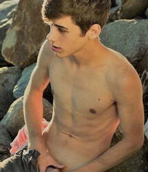 Une petite pose pour jeunes garçons boys porn 5f4c9c2371f5c.jpg