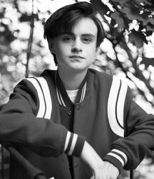 Boy Idols: Jaeden Martell (Actor) 5f1be1aa72368.jpg