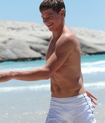 Nic jugando en la playa boys porn 606f56a49425d.jpg