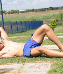 Jugando con la pelota twink tube 61a376621fa95.jpg
