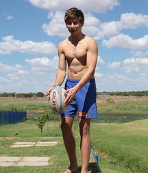 Jugando con la pelota twink tube 61a3768be6de7.jpg