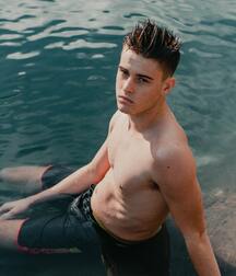 Shirtless model gay tube 5f271e5d5c362.jpg