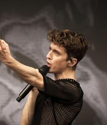 That Troye Boy... 5f8afff137999.jpg