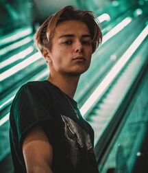 Markie Mark... 5fcafedfd3e6a.jpg