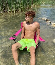 Latino Heat!!  60186b8bd59fe.jpg