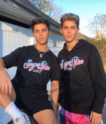 Twin Twinks!!  602c2fcc99bf8.jpg