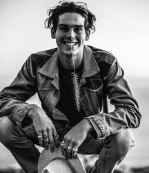 Paris... 603a5df1800e5.jpg