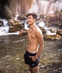 Model Boy Naim!!  603bbc61ef9c6.jpg