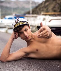 Model Boy Naim!!  603bbc848ed79.jpg