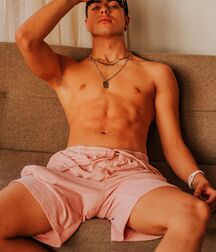 Model Boy Naim!!  603bbc9be91b1.jpg