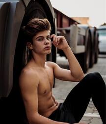 Model Boy Victor!!  603be0c3e782d.jpg