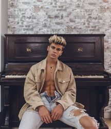 Model Boy Victor!!  603be10f18f20.jpg