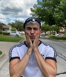 Gay N Beefy Aaron!!  6043782f061ce.jpg