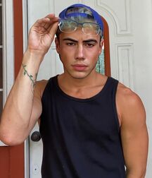 Gay N Beefy Aaron!!  60437830f1b9a.jpg