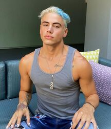 Gay N Beefy Aaron!!  60437842287b3.jpg